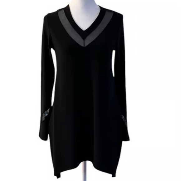 Sympli Black V-Neck Tunic Dress, Elegant Travel-Friendly Wrinkle-Resistant, 14 - Picture 1 of 7